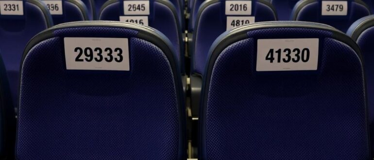 Одинаковые номера в билетах: почему это происходит и чем это грозит